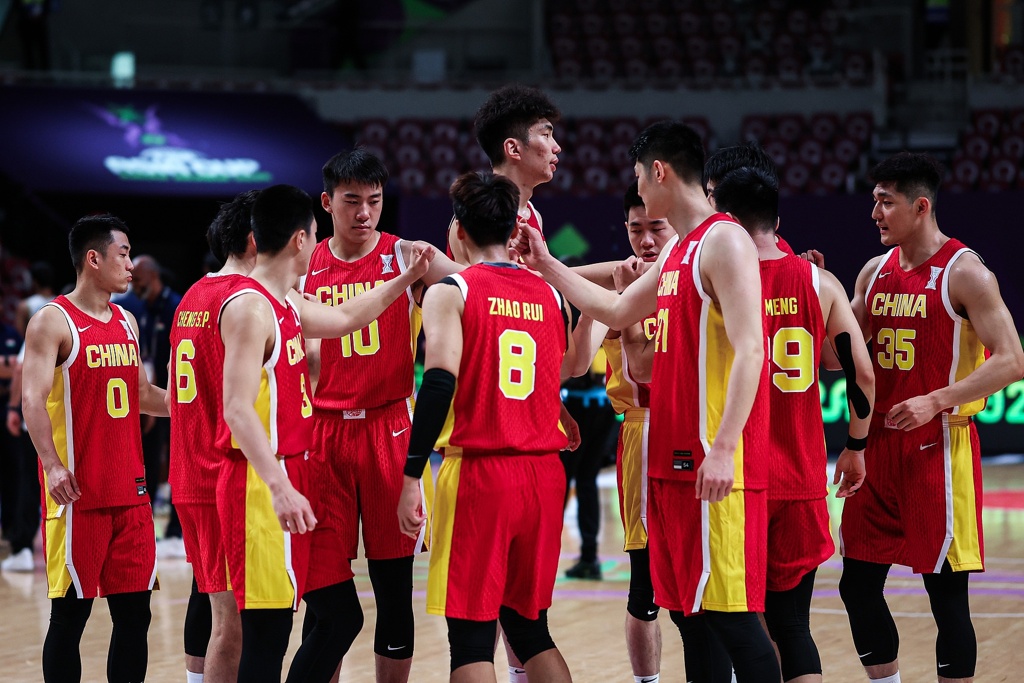 中国体育报：拼搏不止 继续向前 中国男篮点亮新起点